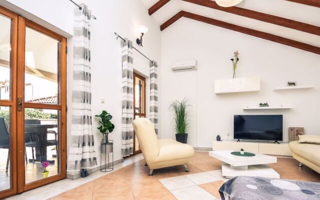 House Jolumar Biograd na Moru