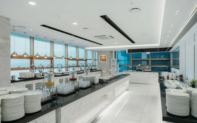 Wave M Hotel West