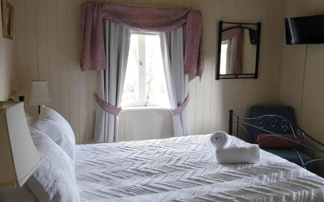 Amiens Cottage. Queenslander, charming, central. – Guest Rooms – Stanthorpe