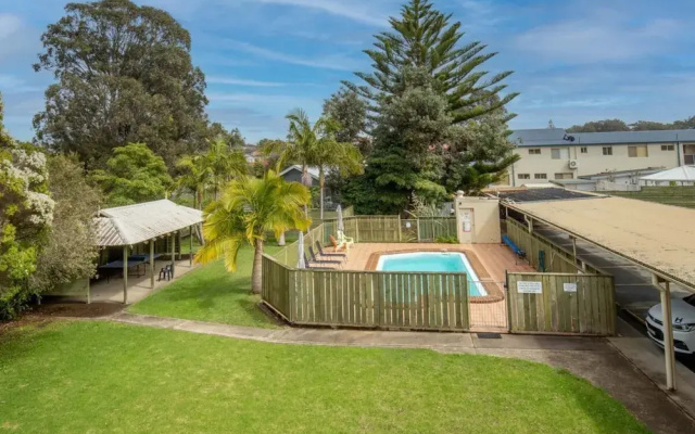 Seafront Getaway Studio, Great Location With Pool
