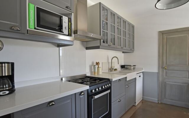 Luxurious Villa in Roussillon With Private Swimming Pool