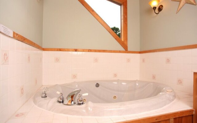 Dream Catcher 2 Bedrooms Hot Tub Near Golf Course Views Sleeps 6