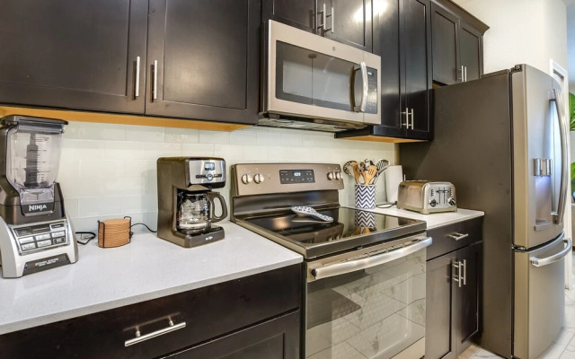 5 Bedroom 4 Bathroom Storey Lake