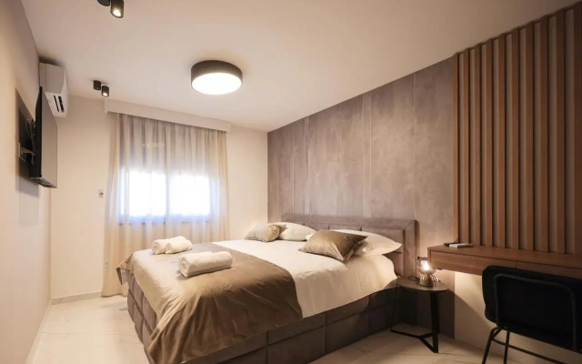 LL luxury penthouse on sea