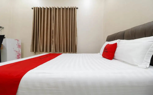 RedDoorz Syariah Plus near Dharmawangsa