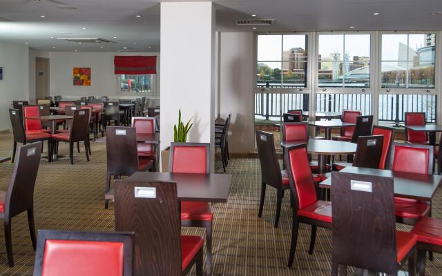 Holiday Inn Express Manchester - Salford Quays, an IHG Hotel