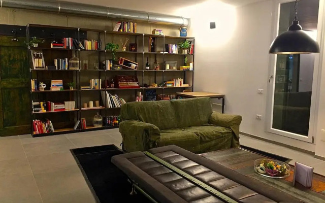 Pove 2.4 Hotel