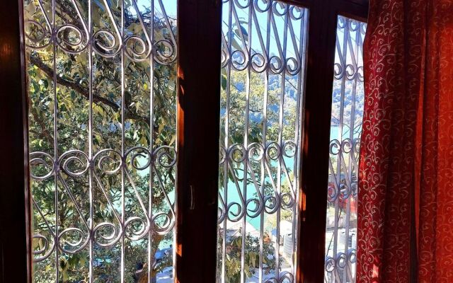 Goroomgo GP Mall Road Nainital