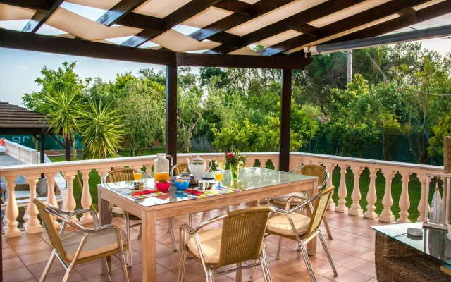 Villa Maxim with Private Pool & Tennis Court