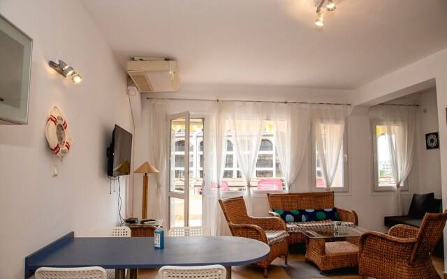 FM Premium 1-BDR Apartment with Parking - Azure Joy