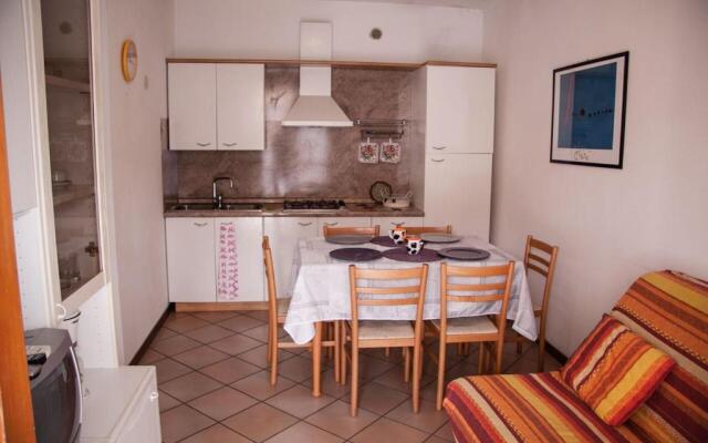 Cozy Flat in a Bright Residence-beahost