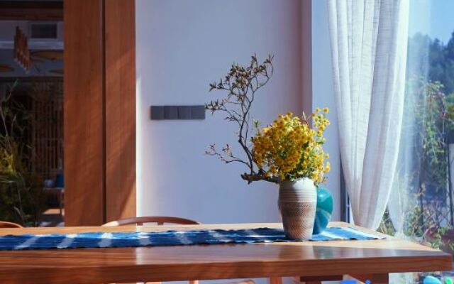 Fanjingshan Mountain and River Sample Homestay