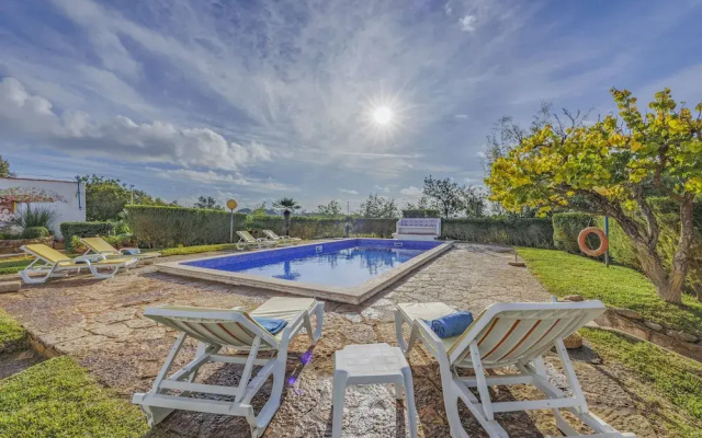 Muxima in Quelfes With 3 Bedrooms and 2 Bathrooms