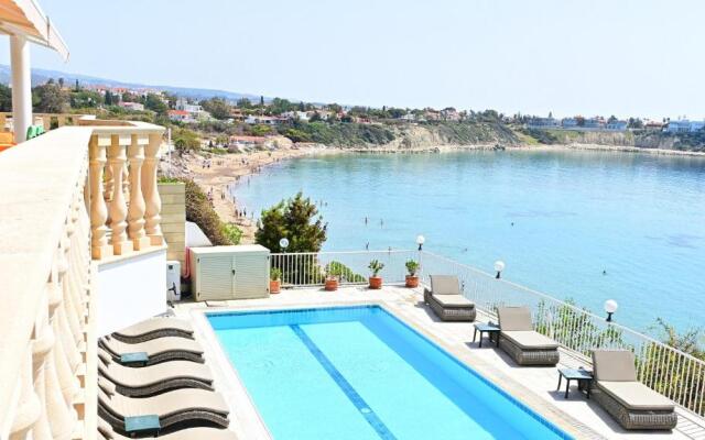 Katina Beach Villa