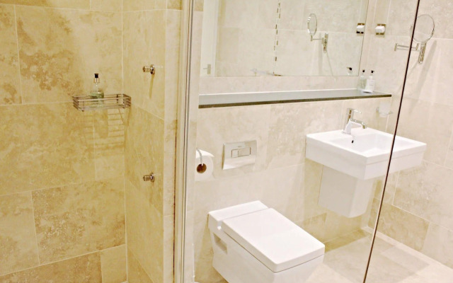 Beaumont House with FREE off-site Health Club - Adults Only