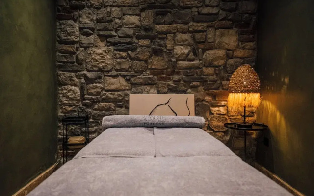 The Remote Hotel
