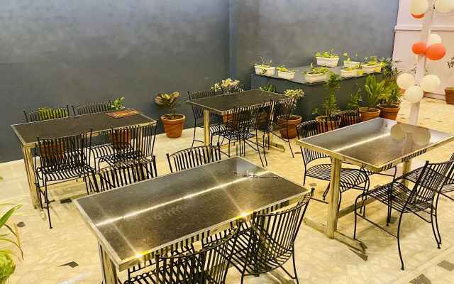 OYO 24106 Shri Raj Laxmi Palace