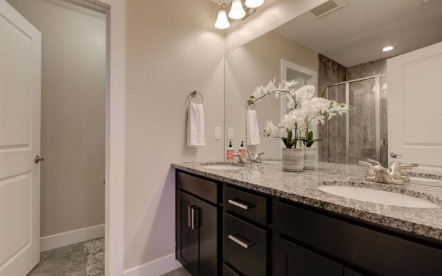 Marbella Lane Executive Townhome, 20 mins to Boulder