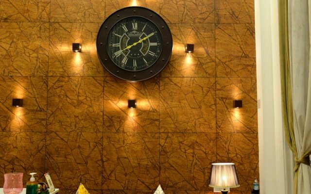 Oyo 11367 Hotel Yellow
