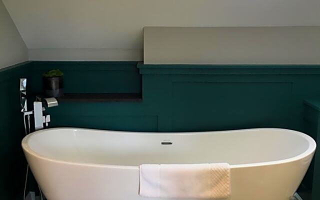 Cliff Farmhouse BB Suites