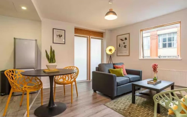 Central 1-bed Apartment With Free Parking & Wifi