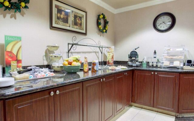 Holiday Inn Express & Suites Mountain View Silicon Valley by IHG