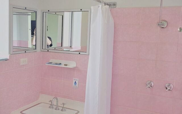 Mollymook Ocean View Motel Reward Long Stays - Over 18's Only
