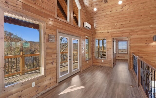 Smokey Treats 5 Bedroom Cabin by RedAwning