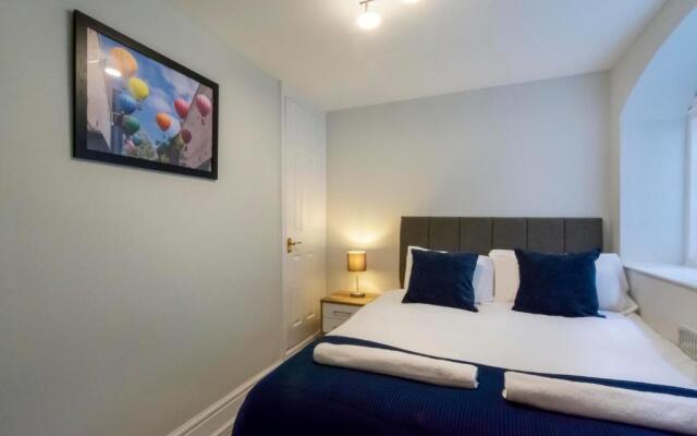 Luxury 2 bedroom Clifton flat with free parking