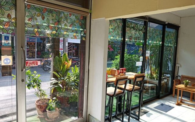 D House Hostel