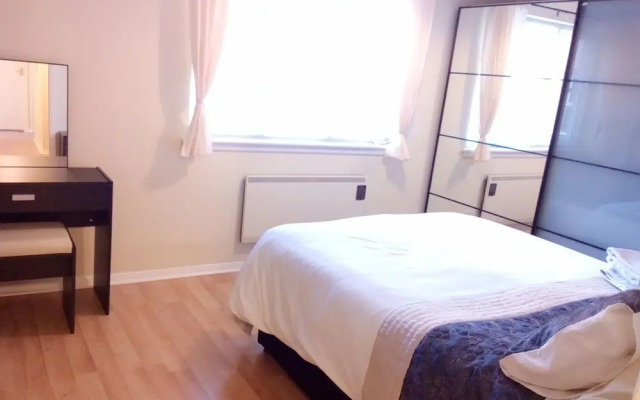 Edinburgh Palace Apartment