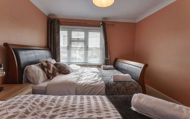 Impeccable 3-bed House in Basildon