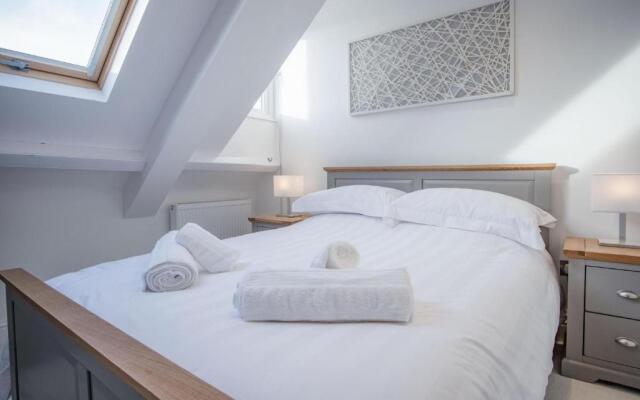 Skylark - 2 Bedroom Apartment - Tenby