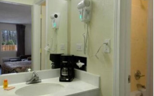 Candlelight Inn & Suites