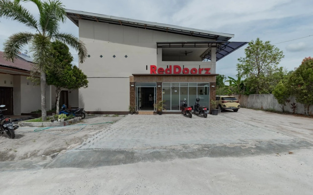 Urbanview Hotel Diamond Malai Permata near Universitas Palangkaraya by RedDoorz