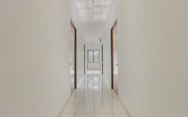 Super OYO 866 Idola Residence