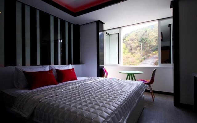 Amaranth Tourist Hotel