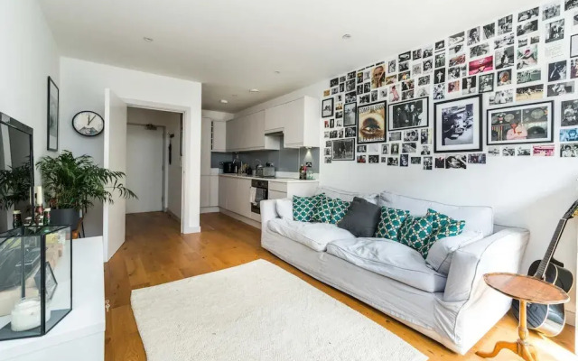 Contemporary 2BD Flat With Balcony - Hackney Downs