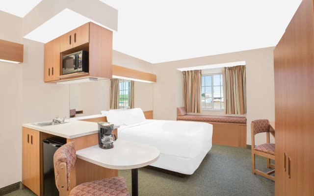 Microtel Inn & Suites by Wyndham Colfax/Newton
