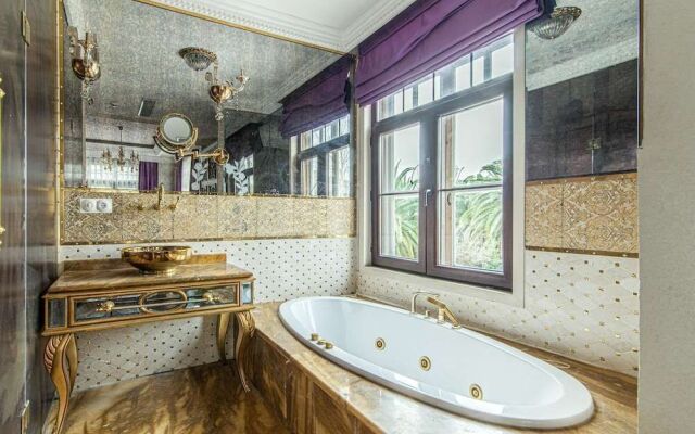Hotel Room in Historic Mansion in Beylerbeyi