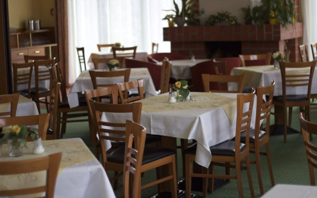 Acron Hotel