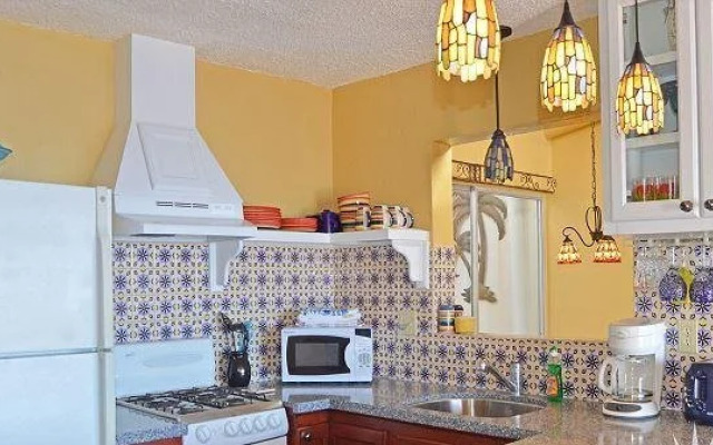 Las Olas Beachfront Townhome 603 by RedAwning