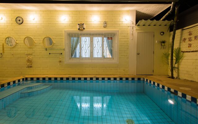 3BR POOL &amp; BBQ HOLIDAY COTTAGE