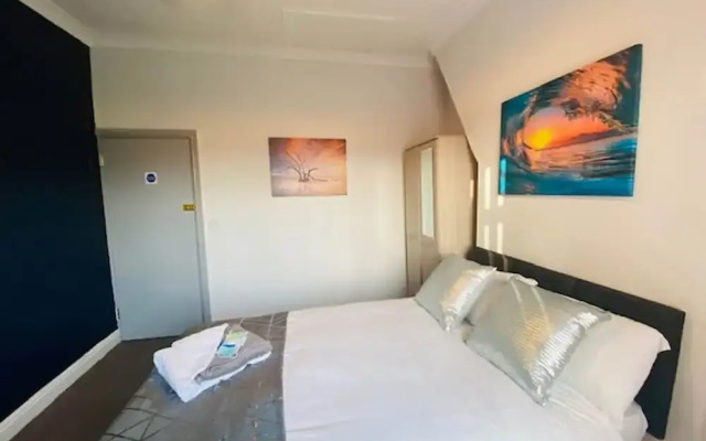 Townhouse @ 110 Etruria Vale Road Stoke