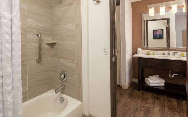 DoubleTree by Hilton Portland - Tigard