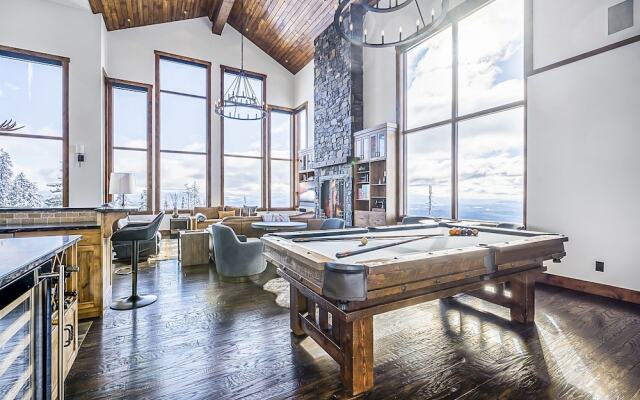 Inuksuk Lodge 4800 sq ft of Excellence