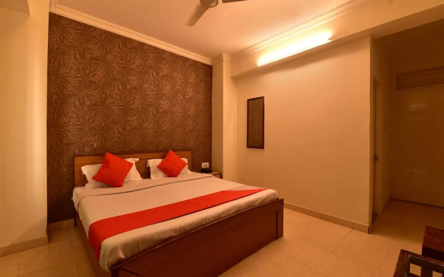 OYO 22915 C M Regency