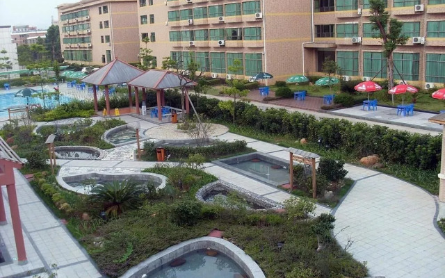 Danxia Hot Spring Holiday Resort