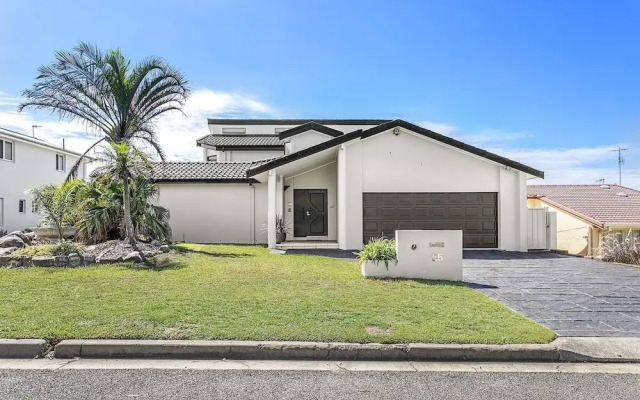 Above and Beyond - Beautiful Home with Pool