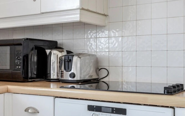 Captivating 3-bed Apartment in Grays